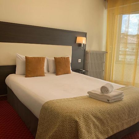 Brit Hotel Bleu Nuit Saintes Exterior foto